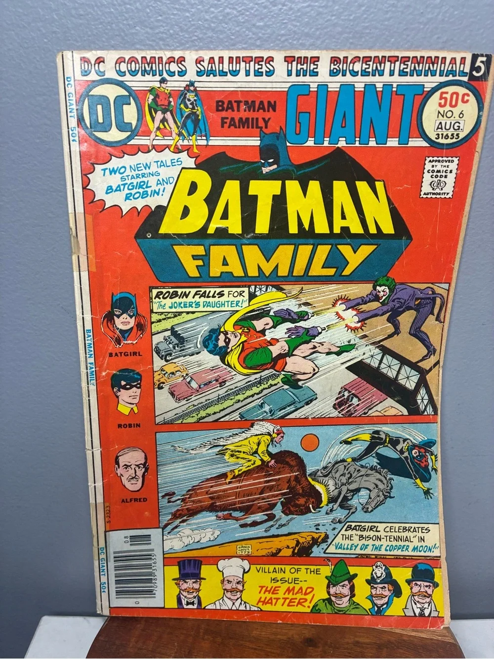 Batman Family #6 DC Giant 1976 Joker’s Daughter Batgirl Robin Comic